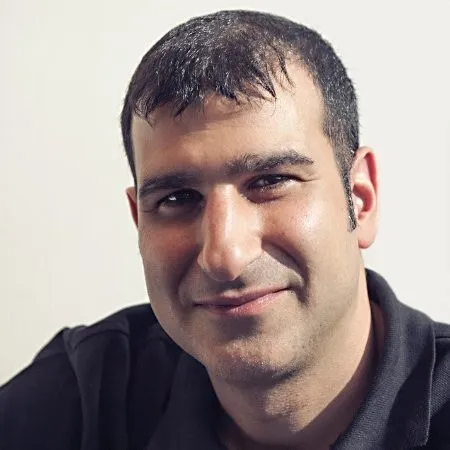 Dan, bilingual trainer at Dan AI Pro